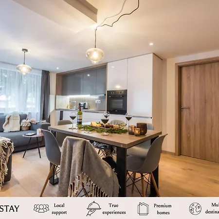 Emerald - By Emerald Apartment *