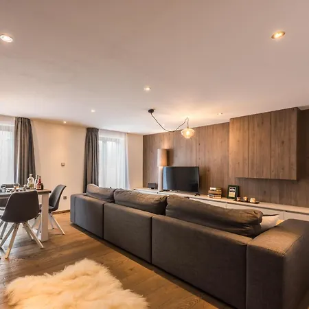Emerald - By Emerald Apartment *