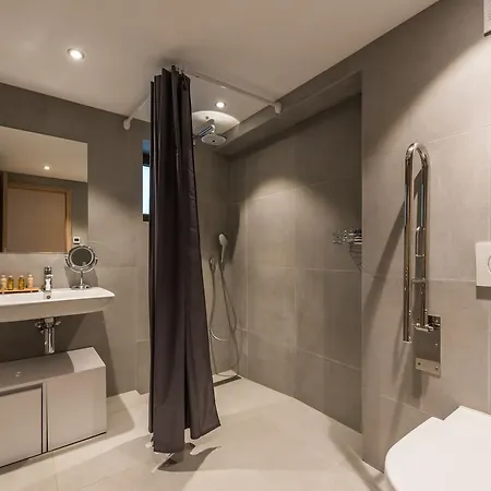 Emerald - By Emerald Apartment *