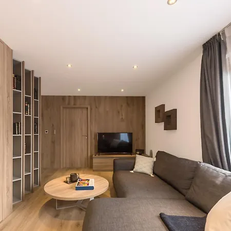 Emerald - By Emerald Apartment *